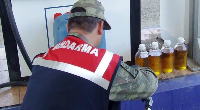 Diyarbakır&#039;da 8 bin 300 litre kaçak akaryakıt yakalandı