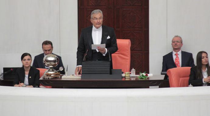 CHP Deniz Baykal'ı aday gösterdi CHP Deniz Baykal'ı aday gösterdi