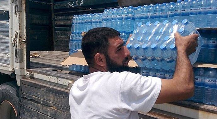 Türk Kızılayı'ndan Suriyeli Türkmenlere yardım Türk Kızılayı'ndan Suriyeli Türkmenlere yardım