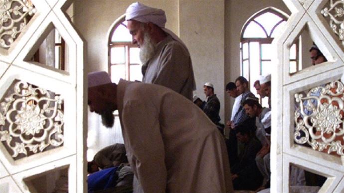 Müslümanlara &#039;namaz&#039; yasağı