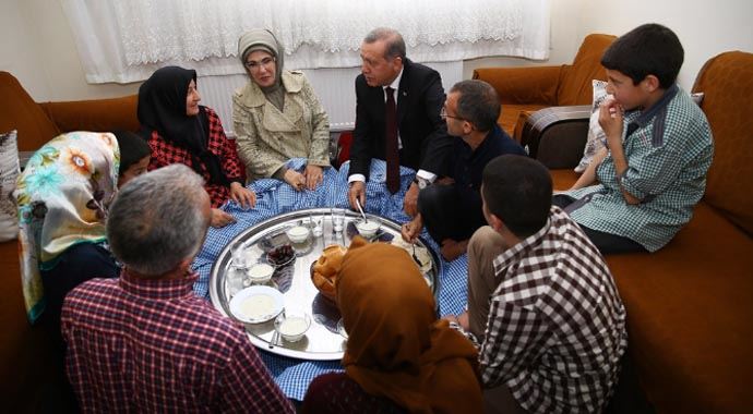 Cumhurbaşkanı Erdoğan'ı iftara alan aile konuştu! Cumhurbaşkanı Erdoğan'ı iftara alan aile konuştu!
