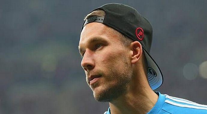Podolski transferini Mesut Özil ve Mertesacker engelledi