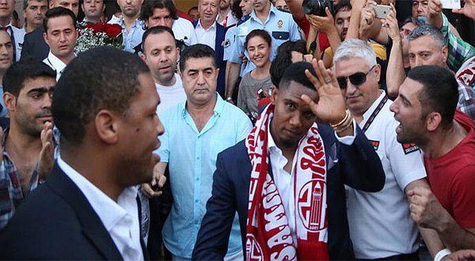 Eto'o Antalya'ya geldi Eto'o Antalya'ya geldi