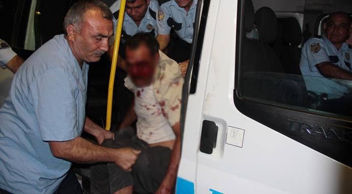 Karısını öldüren adamı adeta linç ettiler!