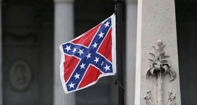 ABD&#039;de ırkçılığın sembolü bayrak iniyor