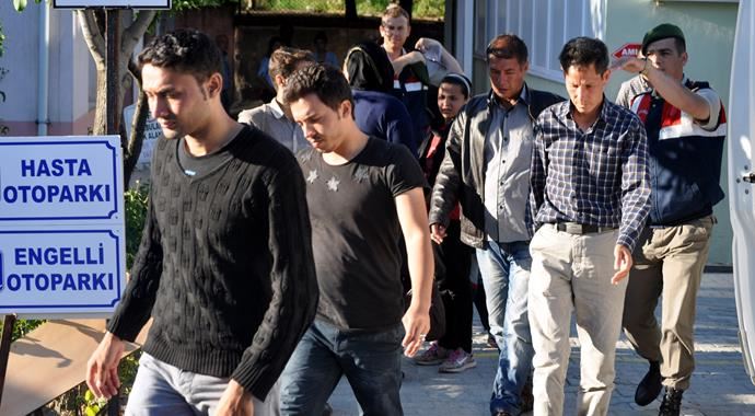 Çanakkale'de 60 kaçak yakalandı Çanakkale'de 60 kaçak yakalandı