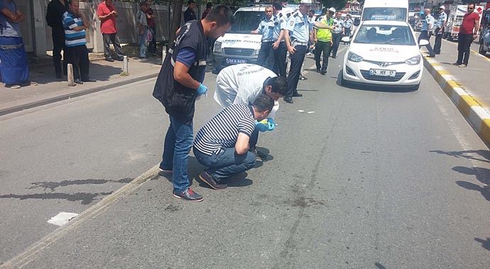 İstanbul&#039;da trafik polisi tartıştığı minibüsçüyü vurup kaçtı
