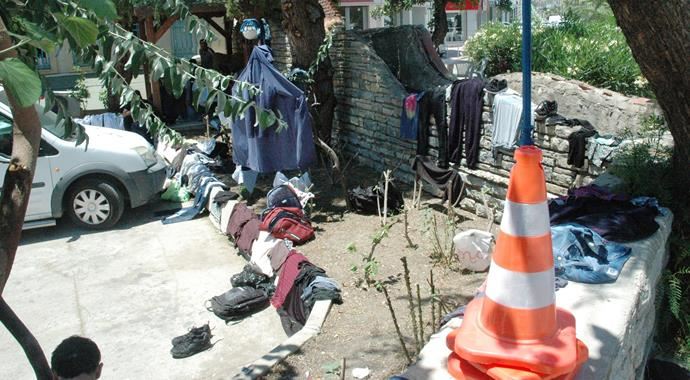 Bodrum Emniyet Müdürlüğü'nün bahçesini çamaşırhaneye çevirdiler! Bodrum Emniyet Müdürlüğü'nün bahçesini çamaşırhaneye çevirdiler!