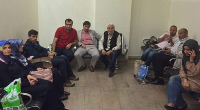 Türk gazeteciler İsrail&#039;de gözaltında