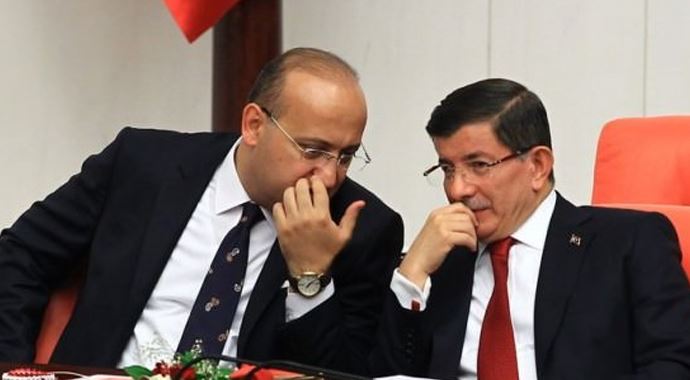 AK Parti&#039;de istişare toplantısı sürüyor