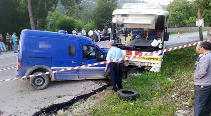 Para nakil aracı halk otobüsü ile çarpıştı, 1 kişi hayatını kaybetti