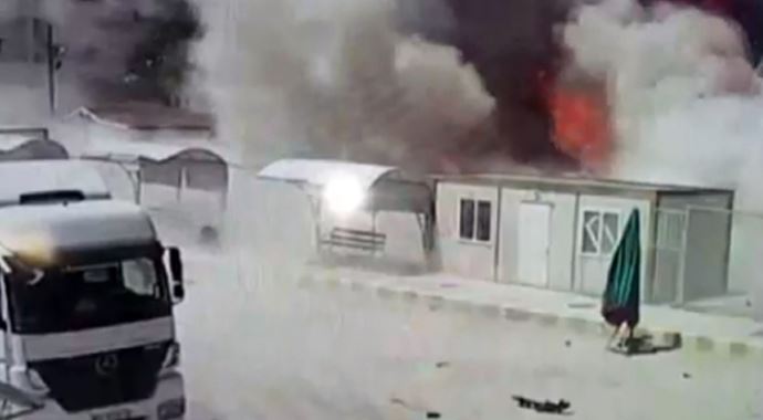Kobani'de çatışmalar sürüyor Kobani'de çatışmalar sürüyor