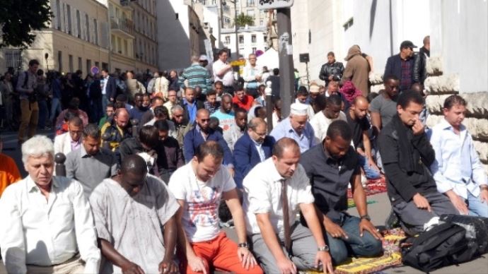Paris&#039;te Cuma namazı yine iki kez kılındı
