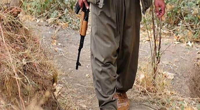 Çukurca&#039;da bir pkk üyesi teslim oldu