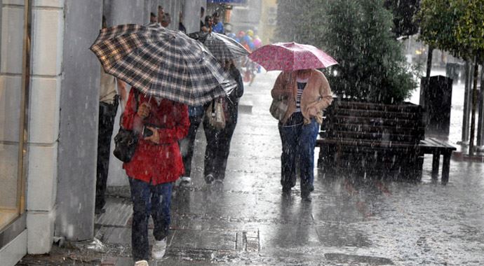 İstanbullular dikkat! Şiddetli yağış geliyor İstanbullular dikkat! Şiddetli yağış geliyor
