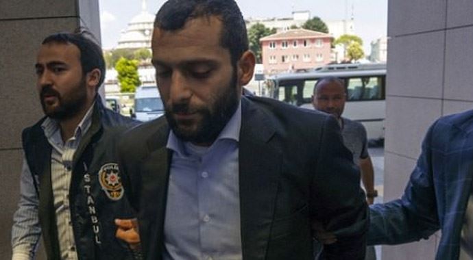 Serbest bırakılan Onur Özbizerdik yeniden aranıyor Serbest bırakılan Onur Özbizerdik yeniden aranıyor