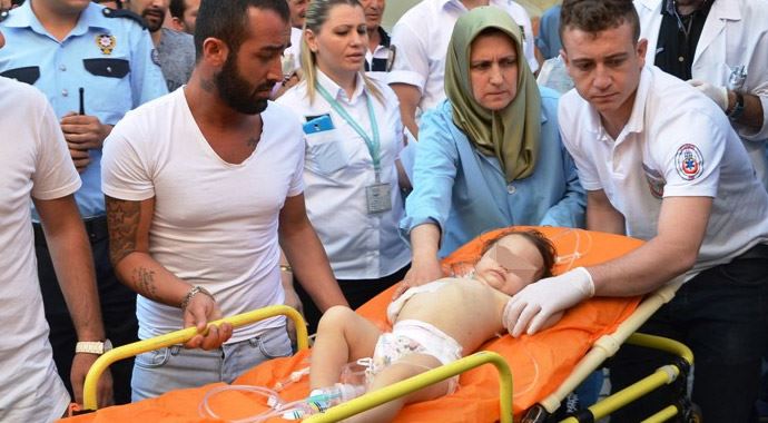 Sarıyer'de silahlı saldırıda biri bebek 4 kişi yaralandı Sarıyer'de silahlı saldırıda biri bebek 4 kişi yaralandı