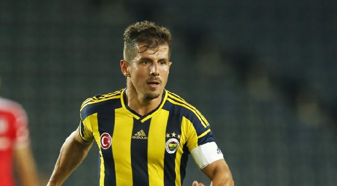 Emre Belözoğlu yol ayrımında Emre Belözoğlu yol ayrımında