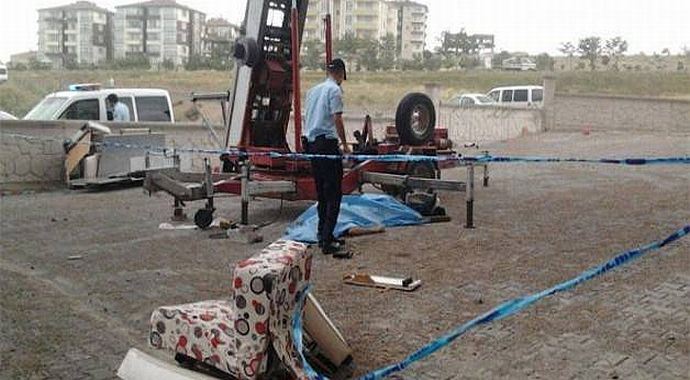 Çalışmaya başladığı ilk gün hayatını kaybetti! Çalışmaya başladığı ilk gün hayatını kaybetti!