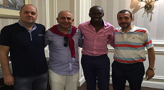 Trabzonspor Stephane Mbia ile anlaştı Trabzonspor Stephane Mbia ile anlaştı