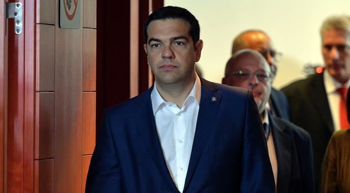 Çipras topu halka attı, acı reçeteye referandum