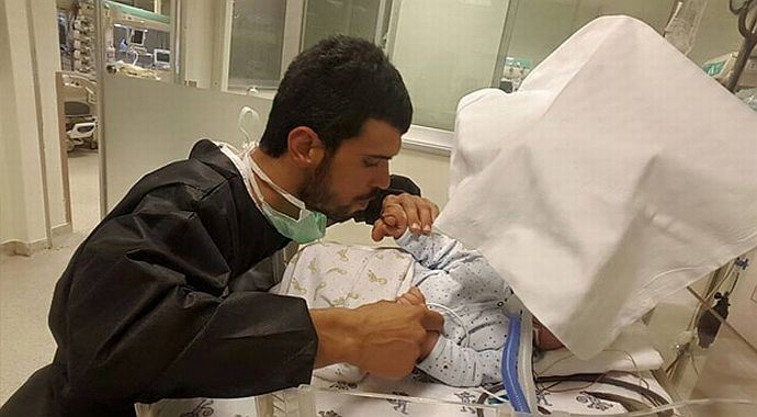 Kenan Sofuoğlu: Bebeğim uyanamıyor dua edin Kenan Sofuoğlu: Bebeğim uyanamıyor dua edin