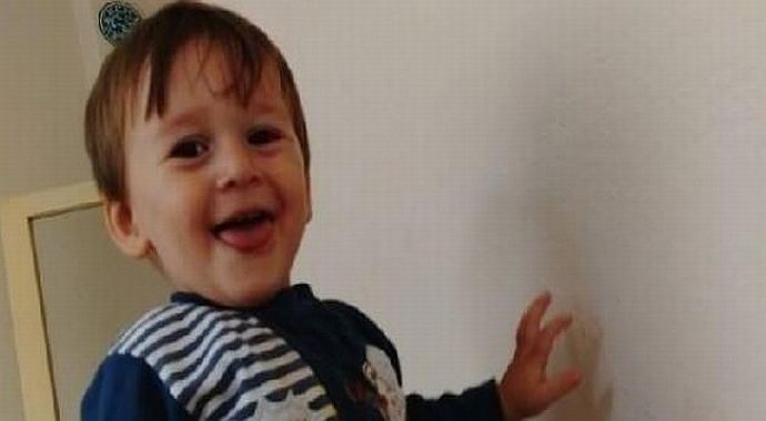 Rize'de balkondan düşen çocuk öldü Rize'de balkondan düşen çocuk öldü