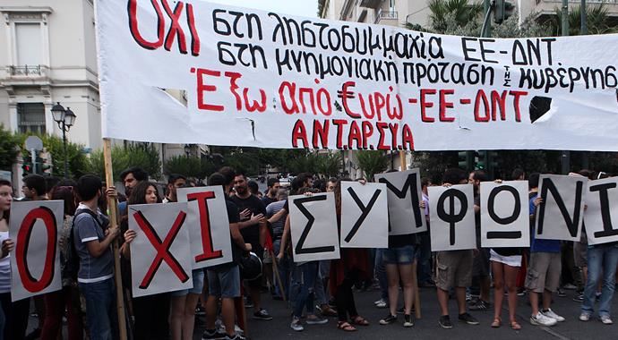 Yunan halkı sokağa indi Yunan halkı sokağa indi