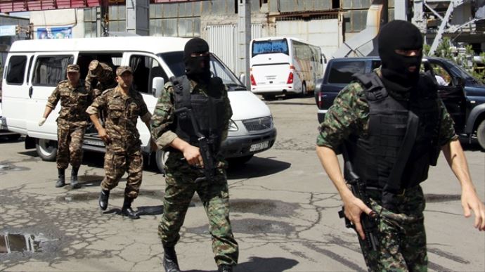 Taliban&#039;dan askerlere pusu: 11 ölü