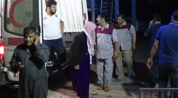Şanlıurfa'da fırtına şiddetlendi: 8 yaralı Şanlıurfa'da fırtına şiddetlendi: 8 yaralı