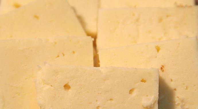 Tuzsuz peynirin bozulmasını önleyecek yöntem geliştirildi Tuzsuz peynirin bozulmasını önleyecek yöntem geliştirildi