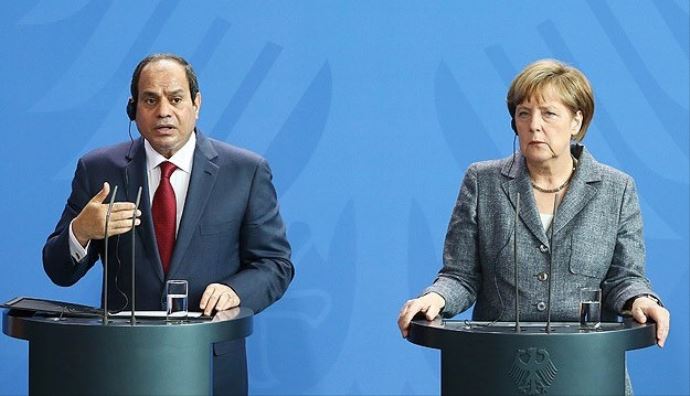 Darbeci Sisi'ye Merkel'in yanında tokat gibi sözler Darbeci Sisi'ye Merkel'in yanında tokat gibi sözler