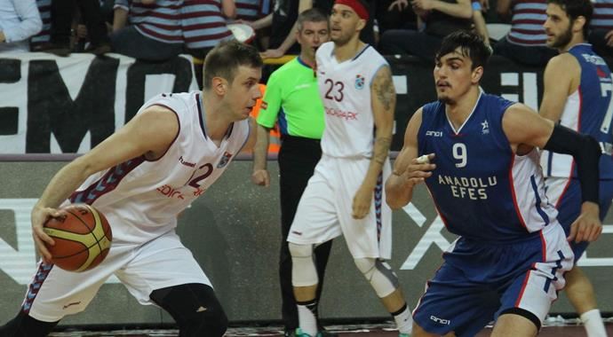Anadolu Efes güle oynaya finale!