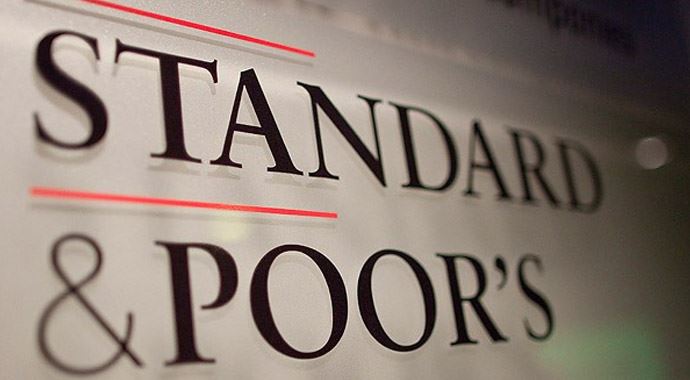 S P Yunanistan&#039;ın notunu yeniden düşürdü