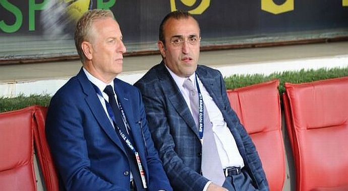Galatasaray'da Ali Dürüst sürprizi Galatasaray'da Ali Dürüst sürprizi