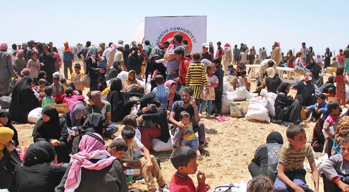 IŞİD ile YPG arasında şiddetli çatışma yaşanıyor IŞİD ile YPG arasında şiddetli çatışma yaşanıyor