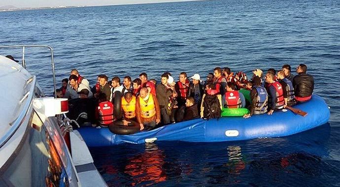Ege Denizi'nde 476 kaçak kurtarıldı Ege Denizi'nde 476 kaçak kurtarıldı