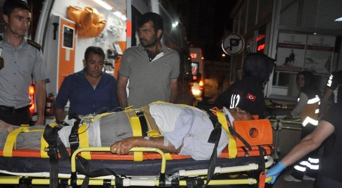 İki otomobil kafa kafaya çarpıştı: 5 yaralı İki otomobil kafa kafaya çarpıştı: 5 yaralı