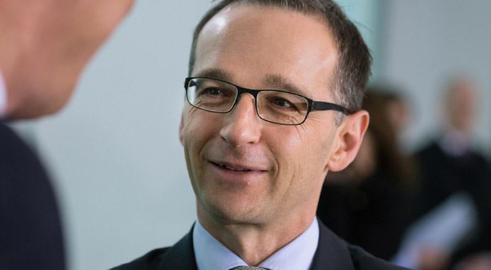 Federal Adalet Bakanı'ndan çağrı: Müslümanlarla anlaşın Federal Adalet Bakanı'ndan çağrı: Müslümanlarla anlaşın