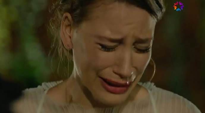Serenay Sarıkaya burnunun nasıl aktığını anlattı Serenay Sarıkaya burnunun nasıl aktığını anlattı