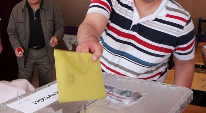 Orada oy verme işlemleri 30 dakikada bitti! Orada oy verme işlemleri 30 dakikada bitti!