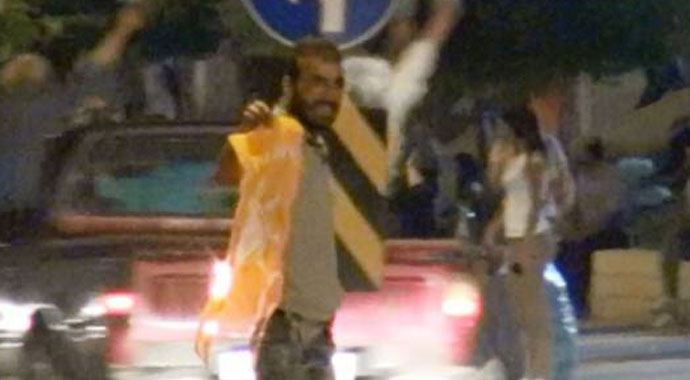 Mardin&#039;de AK Parti bayrağına saldırı