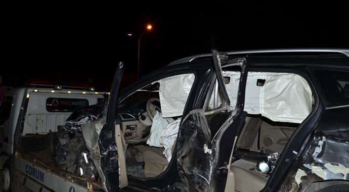 Çorum'da feci kaza, 4 yaralı var Çorum'da feci kaza, 4 yaralı var