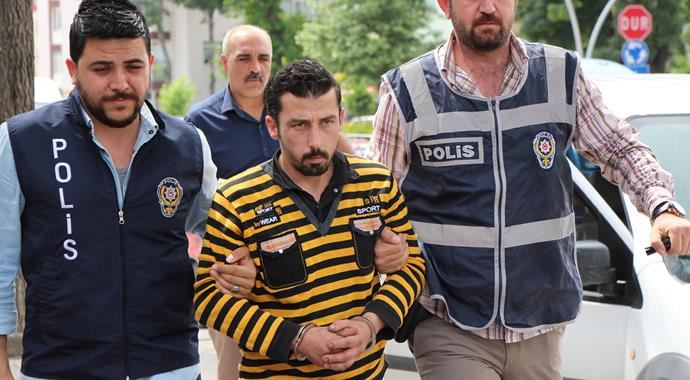 Küfür eden eniştesini 5 yerinden bıçaklayarak öldürdü