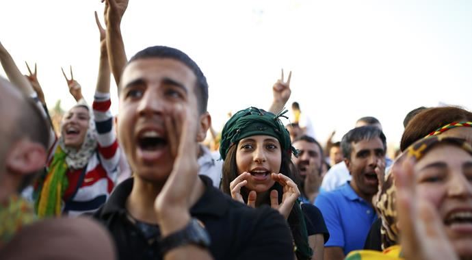 HDP kutlamalarında kan aktı, 9 yaralı var... HDP kutlamalarında kan aktı, 9 yaralı var...