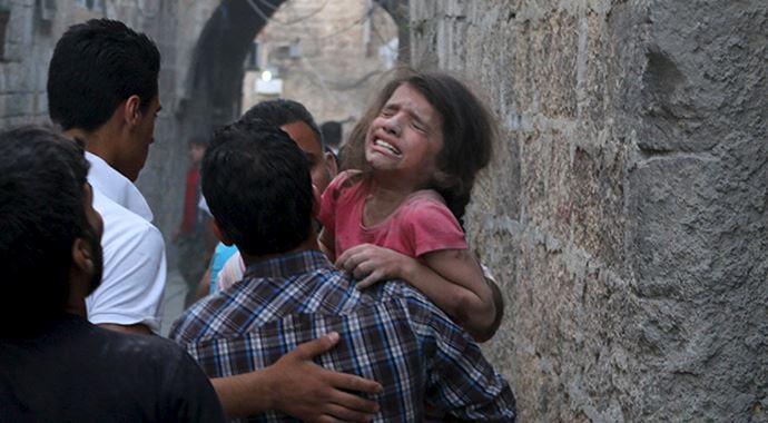 Halep'te varil bombalı katliam: 11 kişi hayatını kaybetti Halep'te varil bombalı katliam: 11 kişi hayatını kaybetti