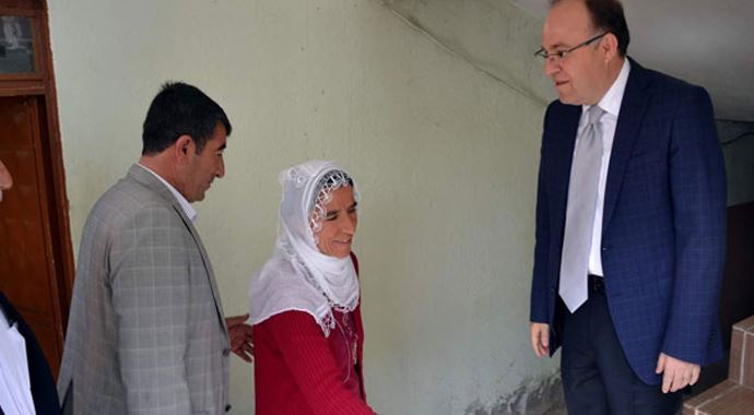 Öldürülen muhtarın yerine eşi seçildi