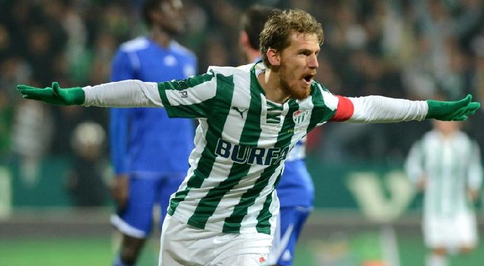 Beşiktaş&#039;ta rota Serdar Aziz