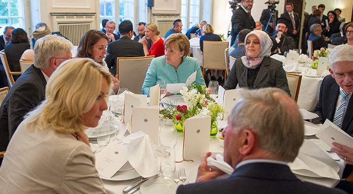 Merkel: 'İslam şüphesiz Almanya'ya aittir' Merkel: 'İslam şüphesiz Almanya'ya aittir'