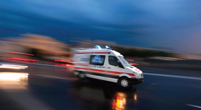 Ankara'da iki farklı kaza: 1 ölü, 13 yaralı Ankara'da iki farklı kaza: 1 ölü, 13 yaralı